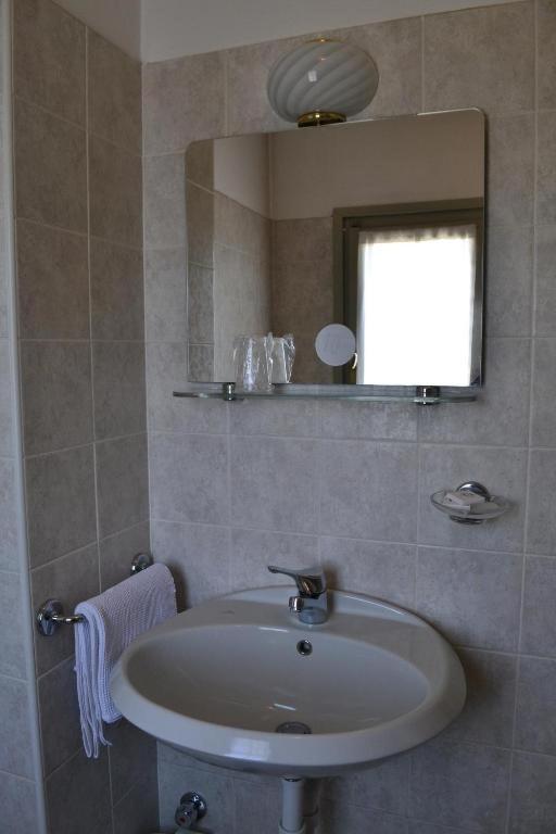 Hotel Aurora Colico Kültér fotó
