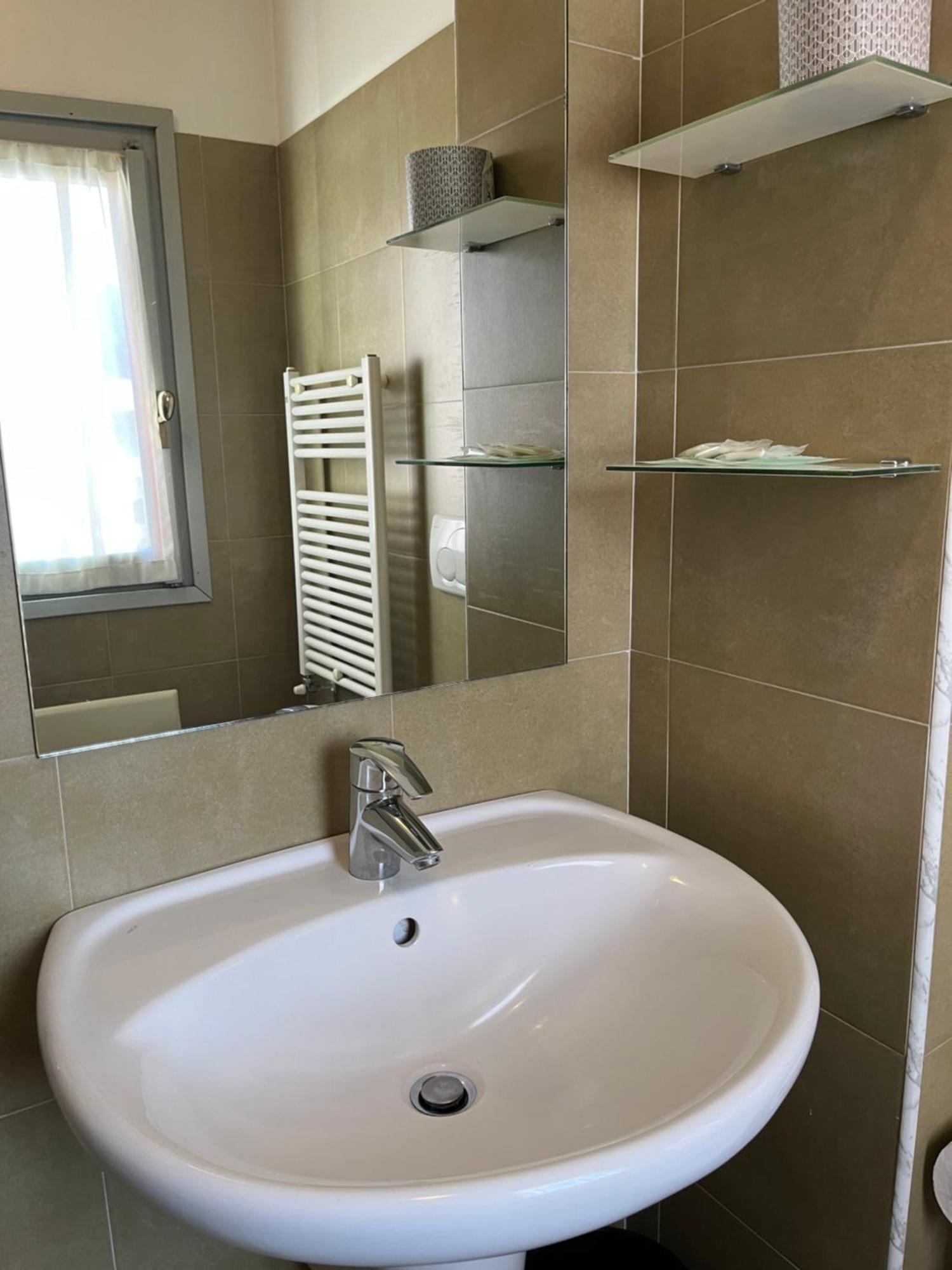 Hotel Aurora Colico Kültér fotó