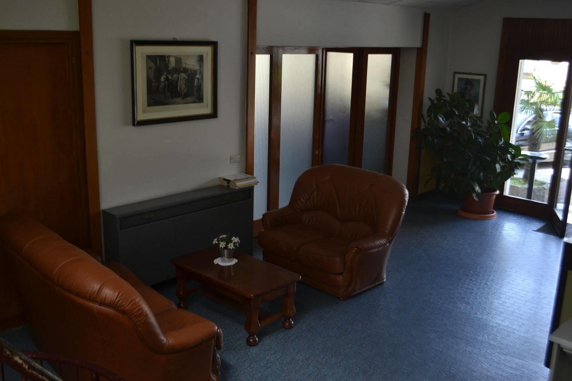 Hotel Aurora Colico Kültér fotó