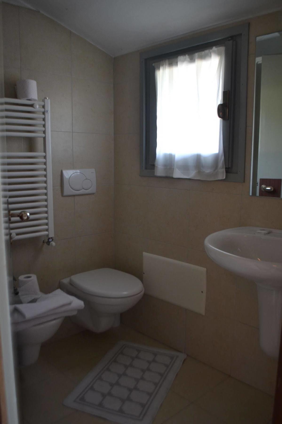 Hotel Aurora Colico Kültér fotó